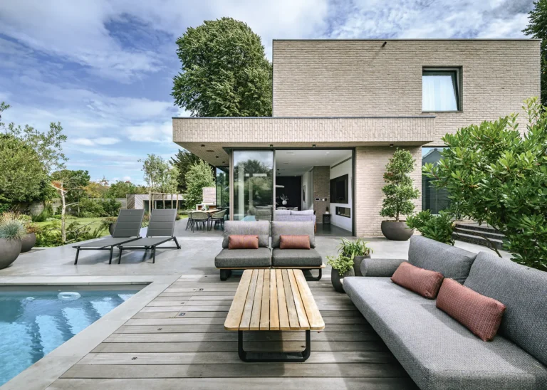 Modern Patio Builders: Creating Outdoor Living Spaces That Wow